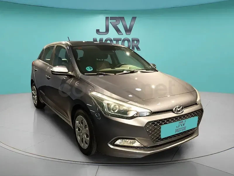 Usado Hyundai i20 100 CV (73 kW) 2016 Gris / plata Berlina