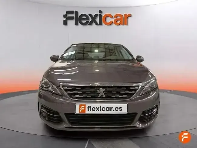 Usado Peugeot 308 Allure 130 CV (95 kW) 2019 Gris