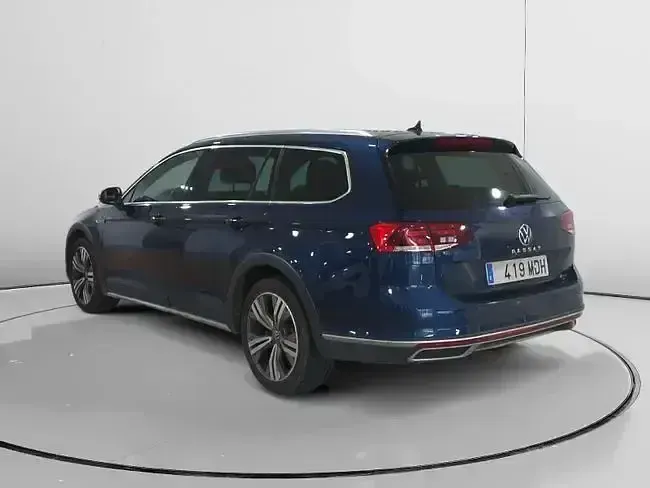 Usado VW Passat 200 CV (147 kW) 2023 Azul Familiar