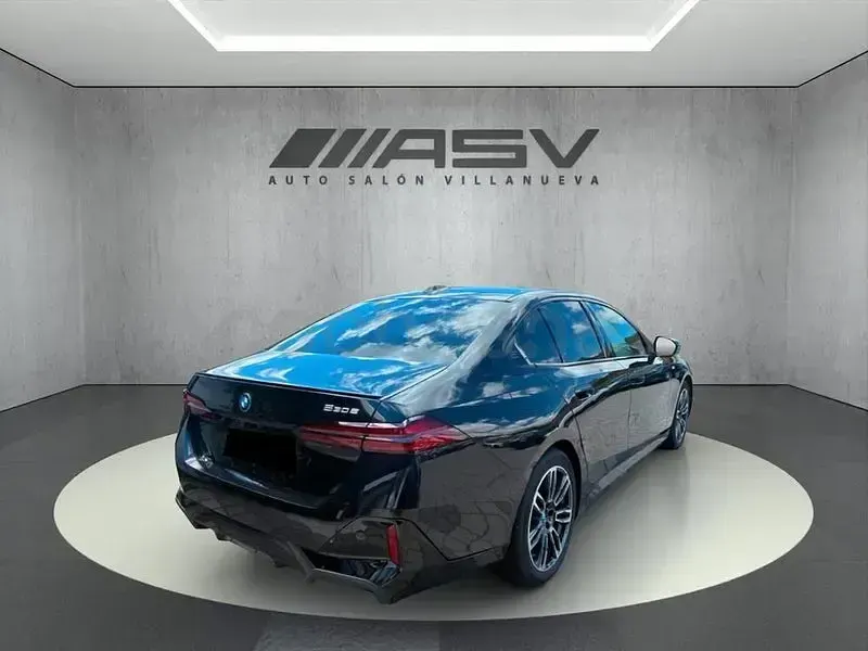 Usado BMW 530e M Sport 299 CV (219 kW) 2025 Negro Berlina