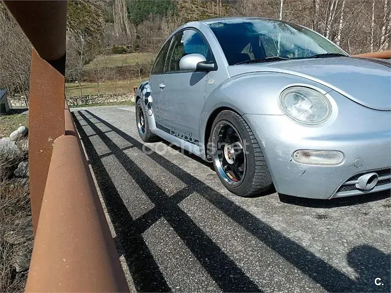 Usado VW New Beetle 100 CV (73 kW) 2002 Gris / plata Utilitario