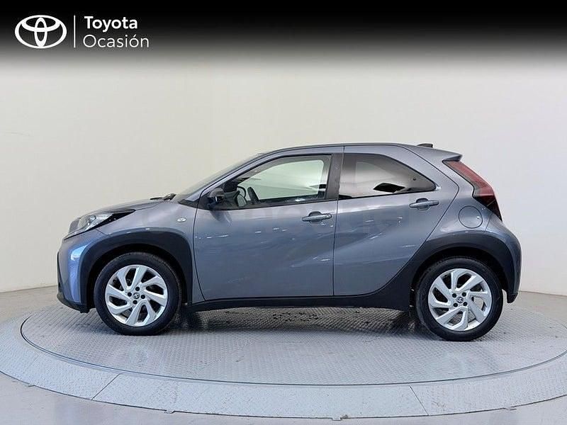 Usado Toyota Aygo X Play 72 CV (52 kW) 2025 Gris / plata SUV