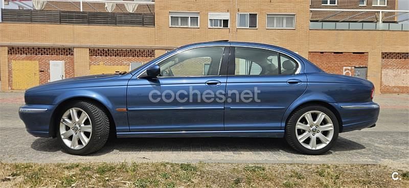 Begagnad Jaguar X-type Executive 231 HK (169 kW) 2003 Blå Sedan