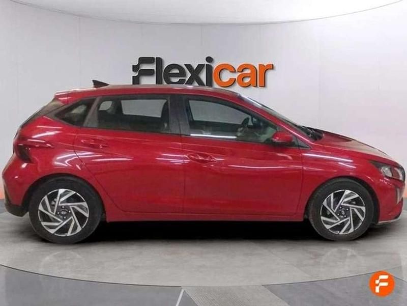 Usado Hyundai i20 101 CV (74 kW) 2024 Rojo Utilitario