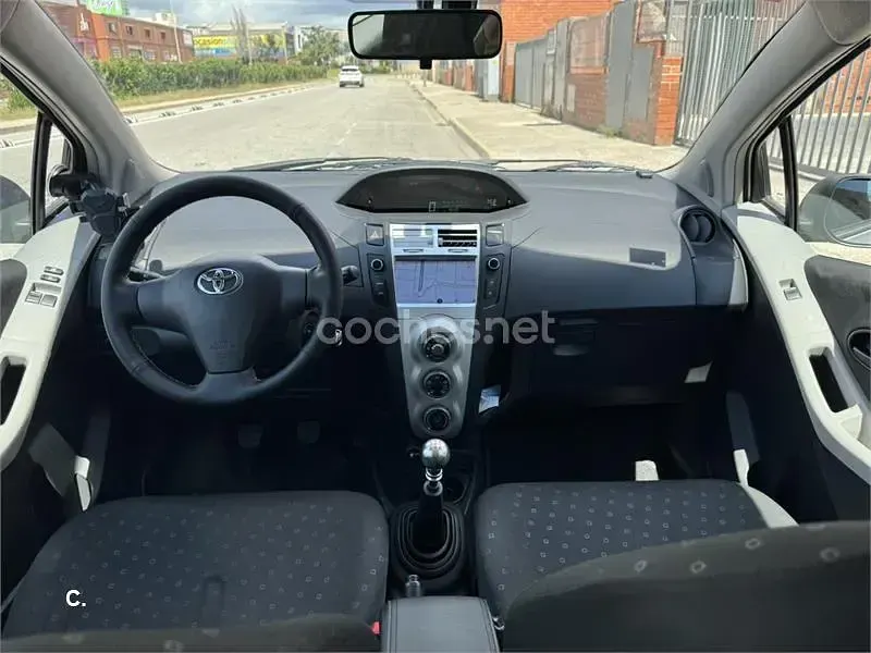 Occasion Toyota Yaris Luna 87 PK (63 kW) 2007 Grijs Hatchback