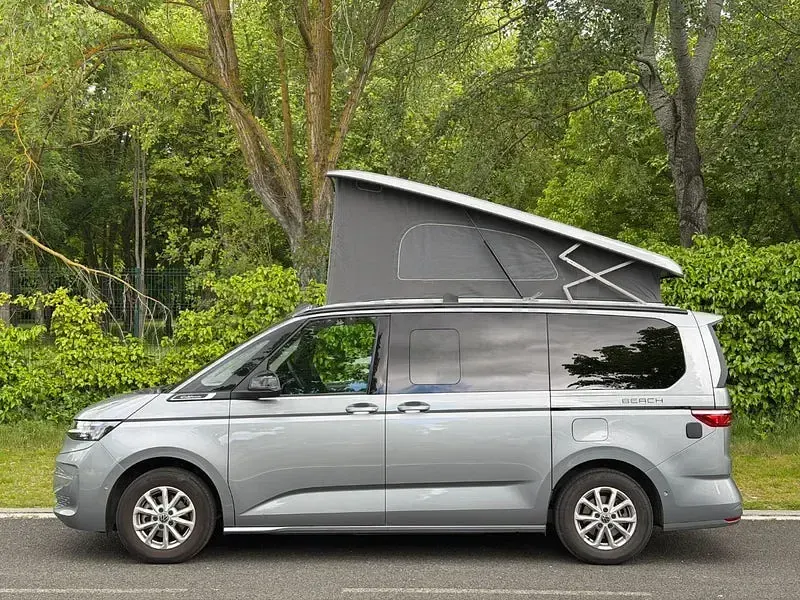 Usado VW California Beach 150 CV (110 kW) 2025 Gris / plata Van