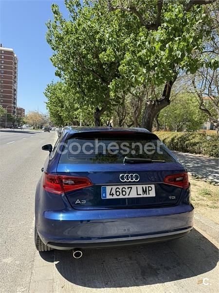 Usado Audi A3 110 CV (80 kW) 2015 Azul Berlina