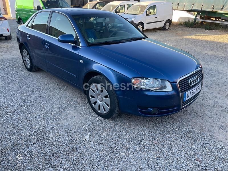 Usado Audi A4 140 CV (102 kW) 2006 Azul Berlina