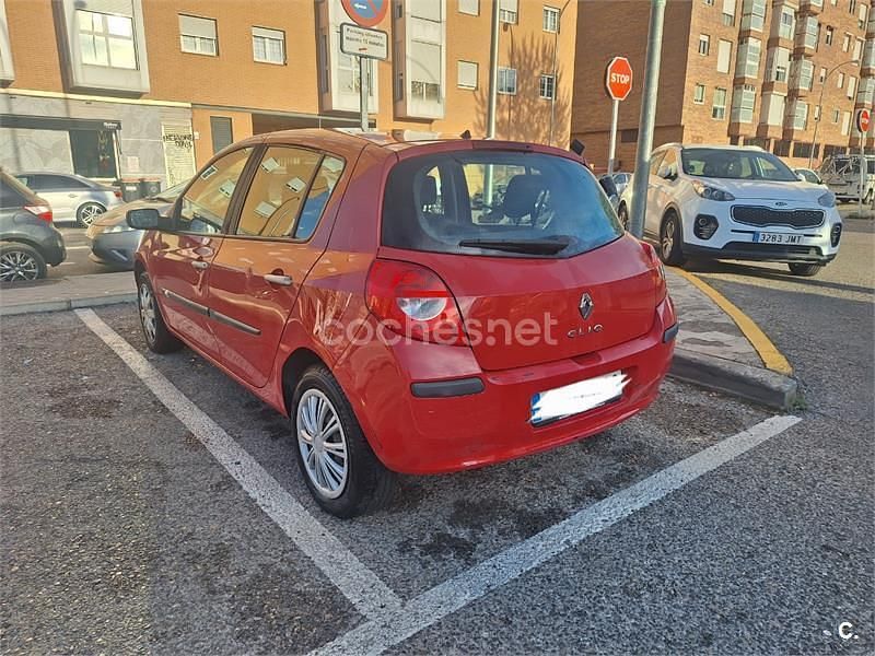 Usado Renault Clio II Exception 75 CV (55 kW) 2008 Rojo Berlina