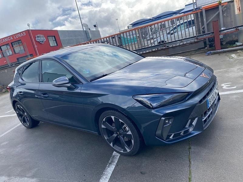 Usado Cupra Leon 150 CV (110 kW) 2025 Gris Berlina