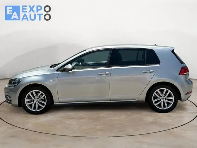 Usado VW Golf VII Advance 150 CV (110 kW) 2019 Gris / plata Berlina