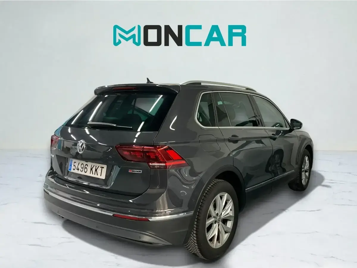 Usado VW Tiguan Sportline 180 CV (132 kW) 2018 Gris / plata SUV