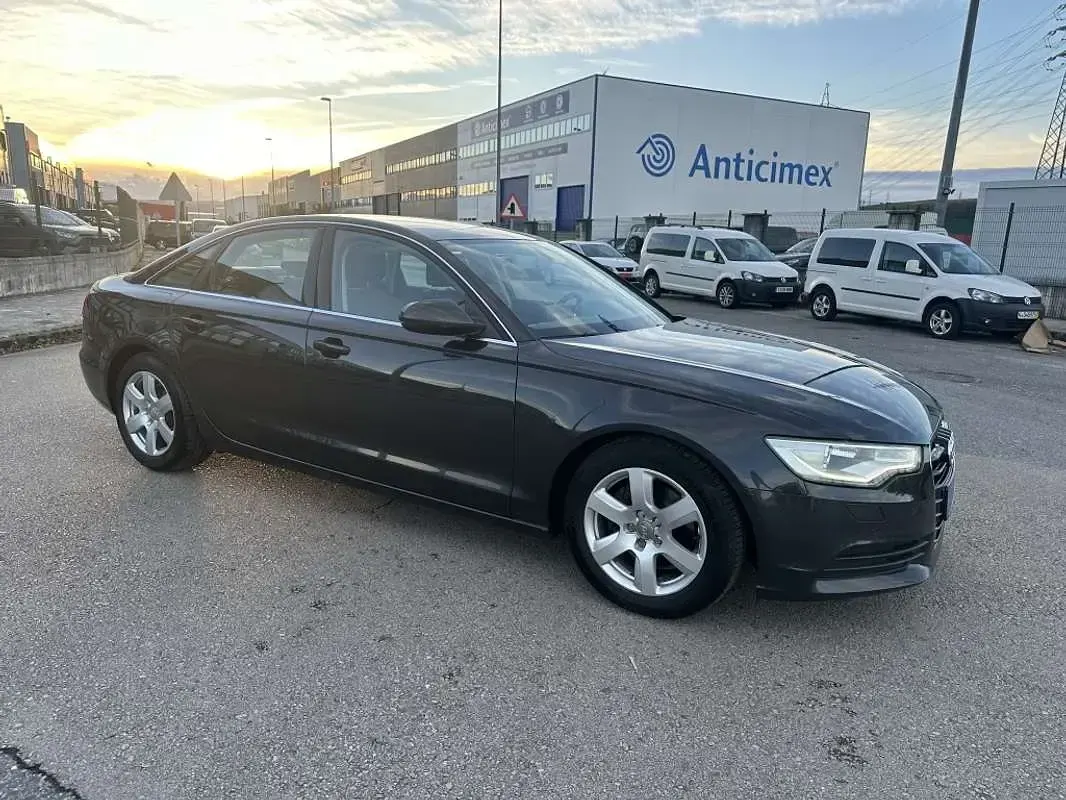 Usado Audi A6 179 CV (131 kW) 2013 Gris Berlina