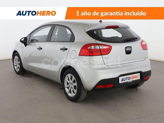 Usado Kia Rio 86 CV (63 kW) 2013 Gris Berlina