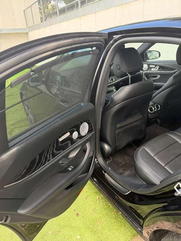 Usado Mercedes E300 306 CV (225 kW) 2021 Negro Berlina