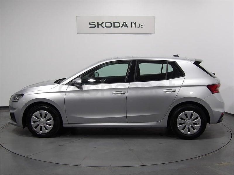 Usado Skoda Fabia Active 80 CV (58 kW) 2022 Gris / plata Utilitario