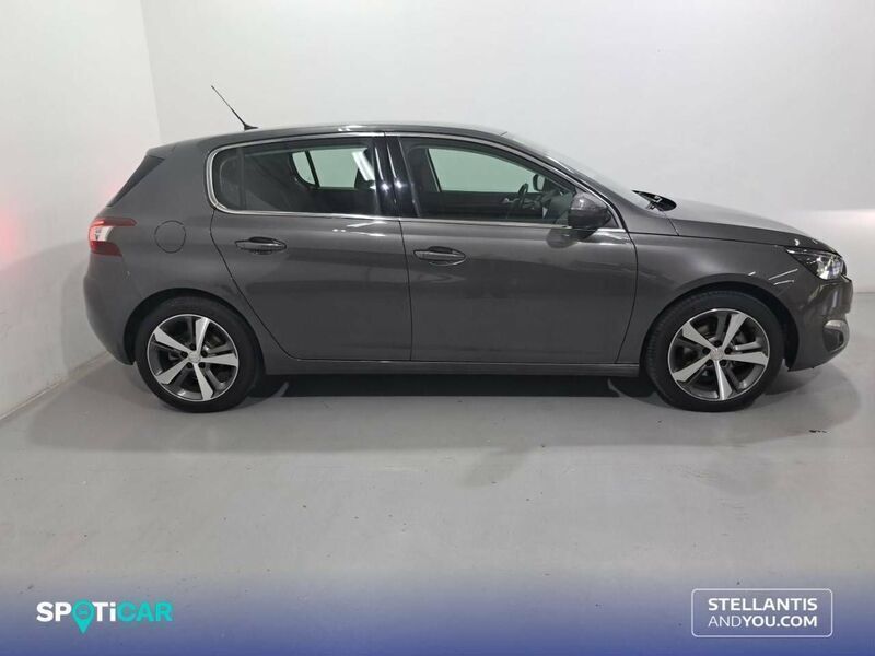 Usado Peugeot 308 Allure 130 CV (95 kW) 2017 Gris Utilitario