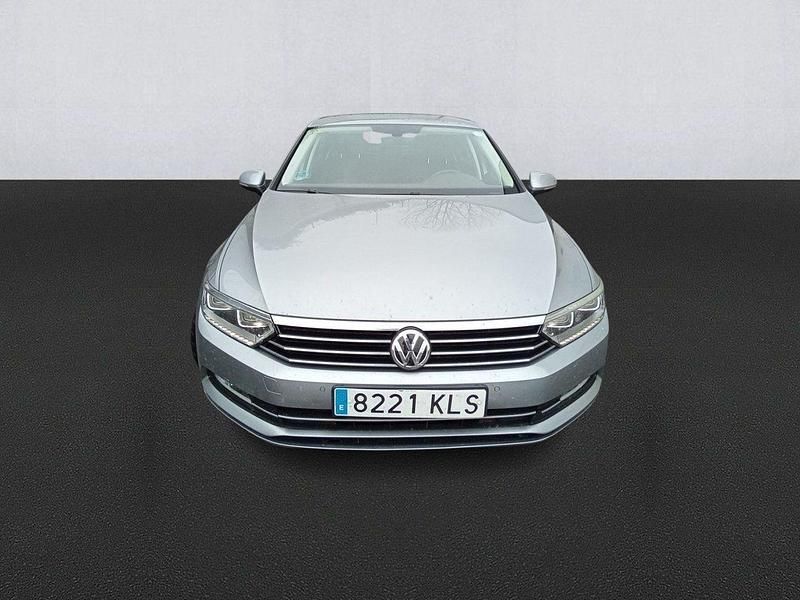 Usado VW Passat Advance 120 CV (88 kW) 2018 Gris Berlina