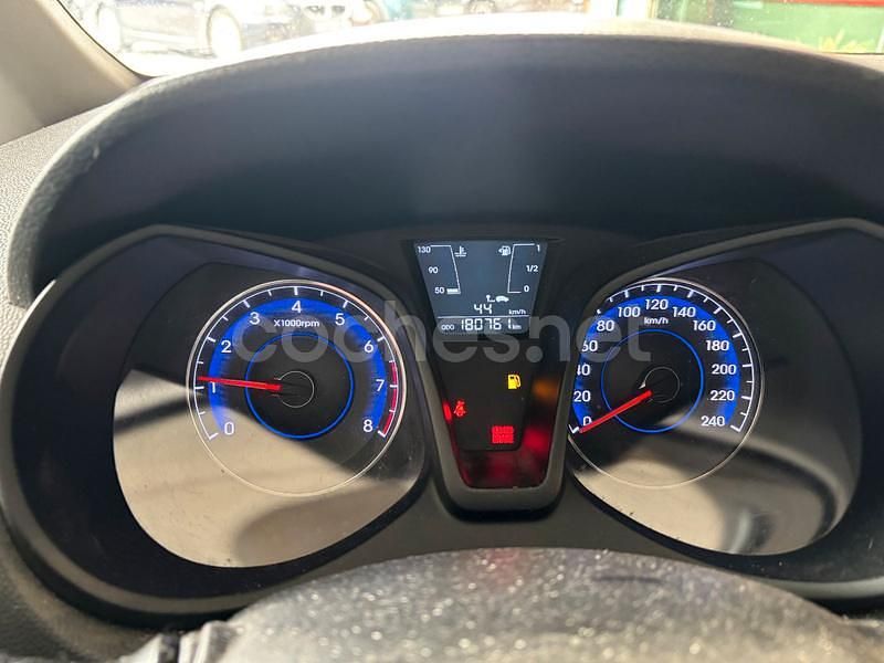 Usado Hyundai ix20 Comfort 90 CV (66 kW) 2010 Gris / plata Utilitario