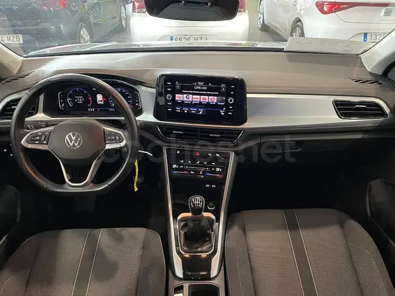 Usado VW T-Roc Life 116 CV (85 kW) 2023 Gris / plata SUV