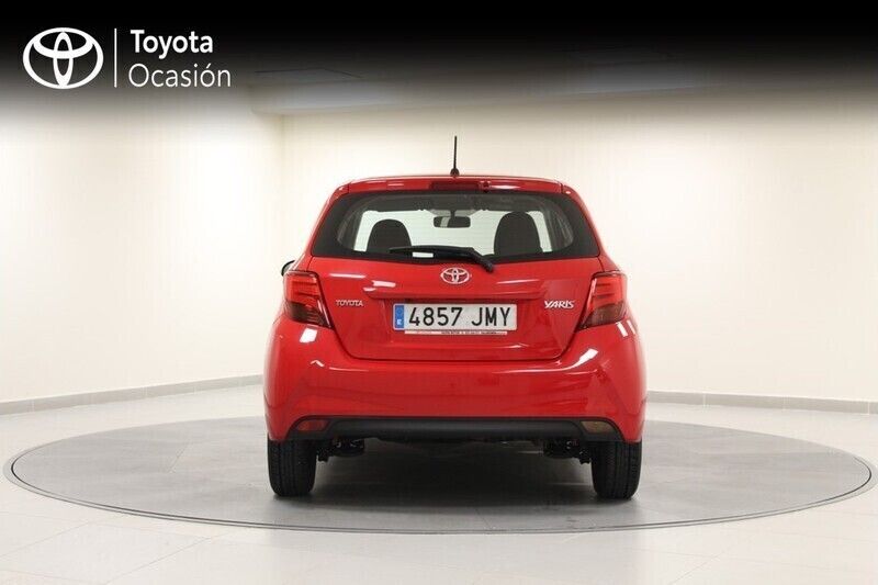 Usado Toyota Yaris Active 100 CV (73 kW) 2016 Rojo