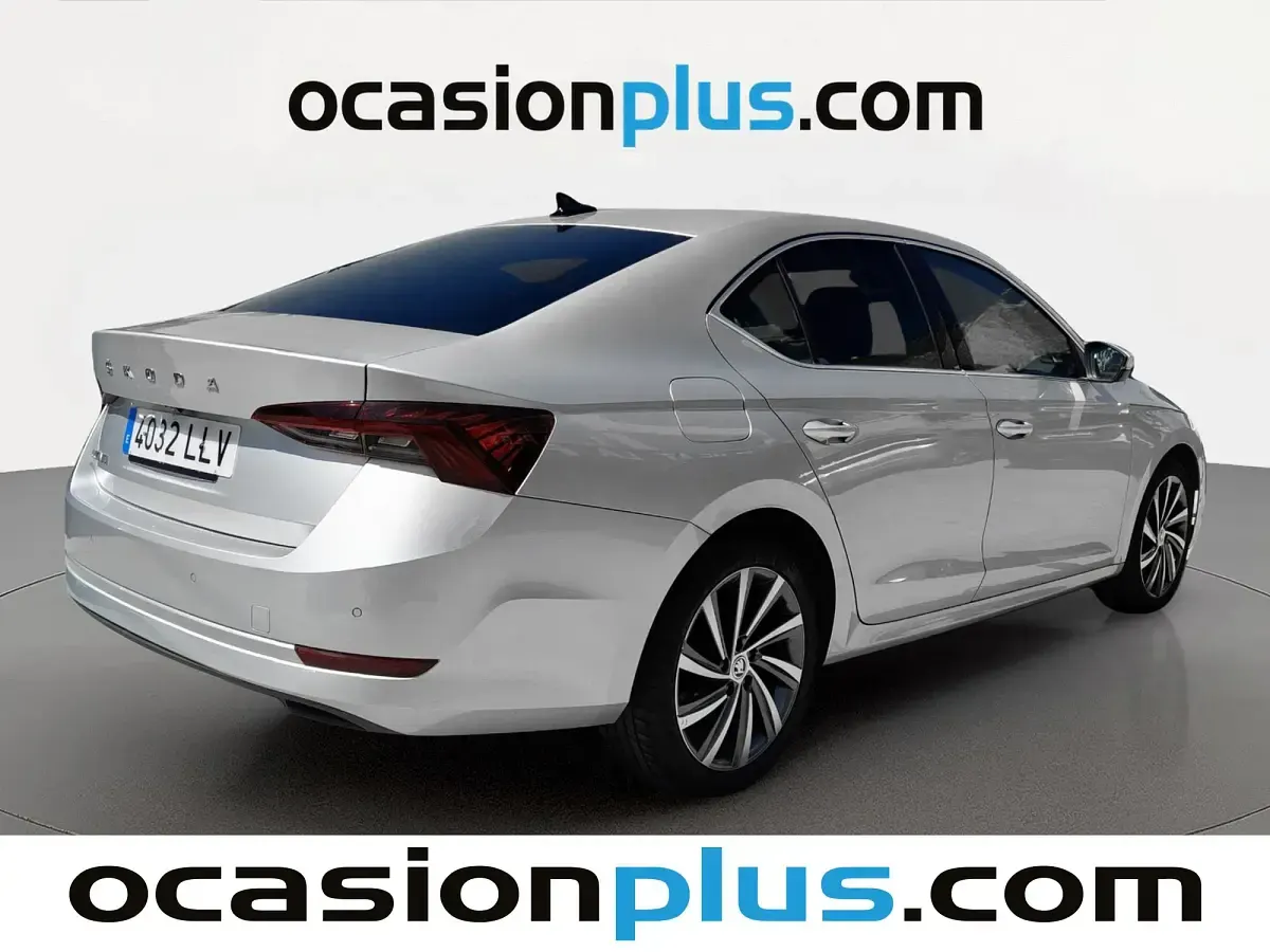 Usado Skoda Octavia Style 150 CV (110 kW) 2020 Gris plata Berlina