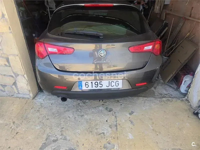 Usado Alfa Romeo Giulietta 170 CV (125 kW) 2015 Gris / plata Utilitario