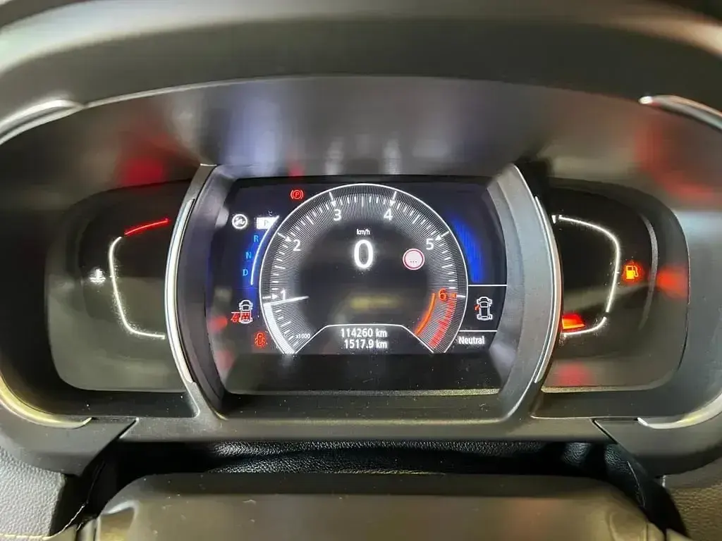 Usado Renault Scénic IV Zen 140 CV (102 kW) 2019 Blanco Monovolumen