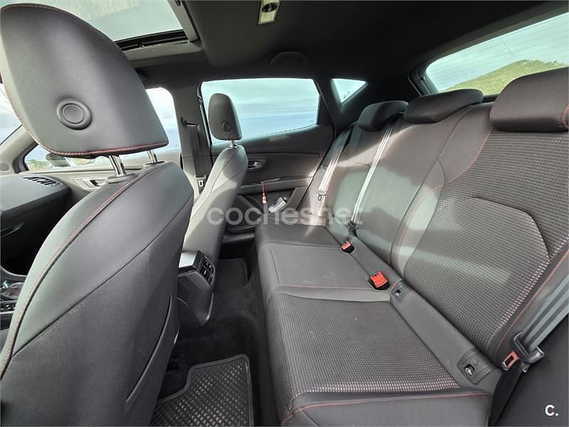 Usado Seat Leon FR 150 CV (110 kW) 2019 Gris / plata Berlina