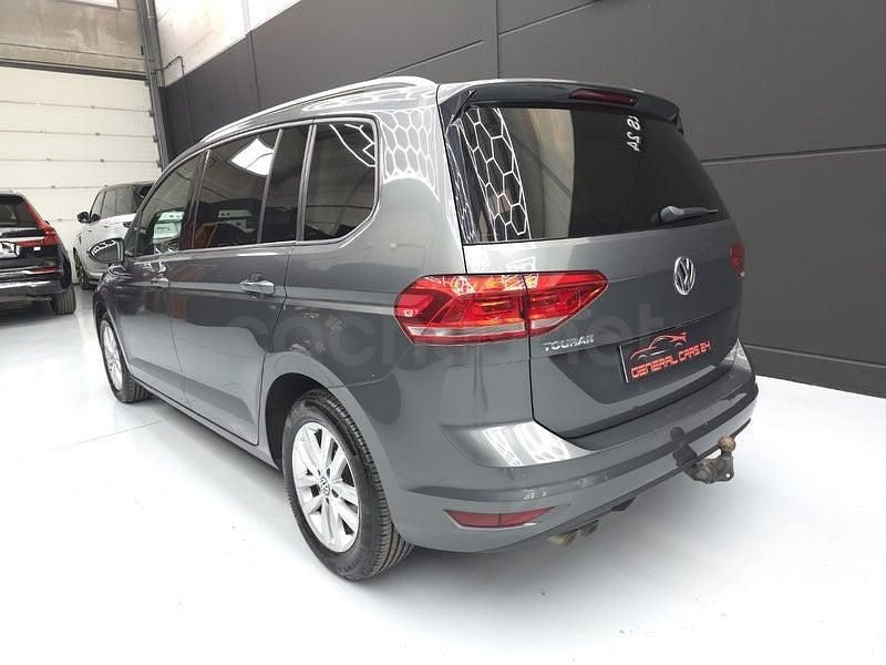 Usado VW Touran Advance 150 CV (110 kW) 2019 Gris / plata Monovolumen