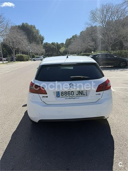Usado Peugeot 308 Active 100 CV (73 kW) 2016 Blanco Berlina