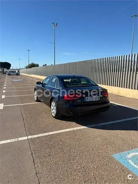Usado Audi A4 120 CV (88 kW) 2011 Azul Berlina