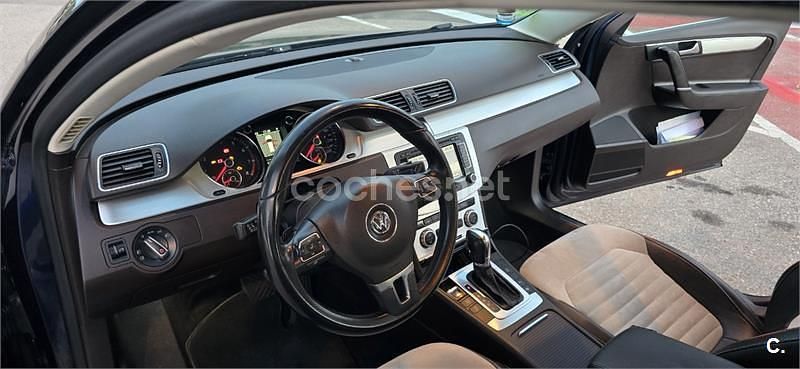 Azul Usado 2014 VW Passat Highline Familiar | 9900 € (Precio justo) - Imagen 1/4