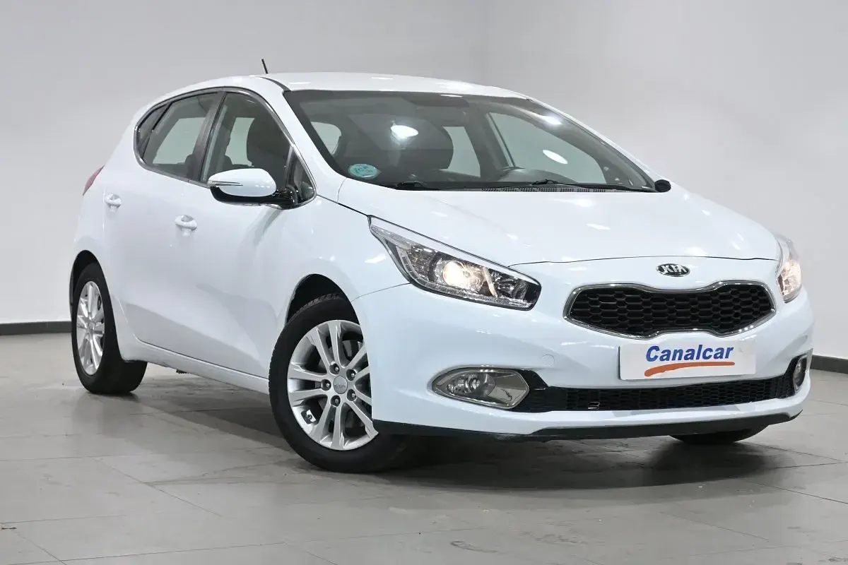 Usado Kia Ceed 100 CV (73 kW) 2015 Blanco Utilitario