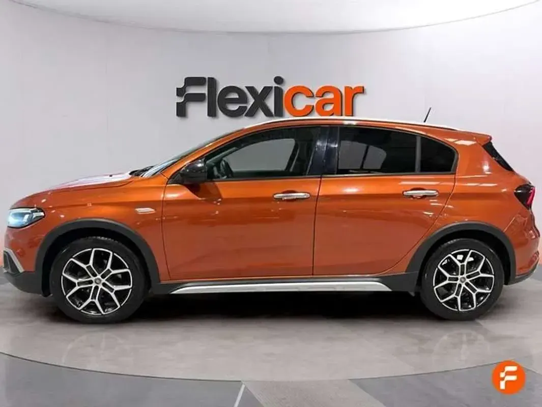 Usado Fiat Tipo Cross 101 CV (74 kW) 2021 Naranja Berlina