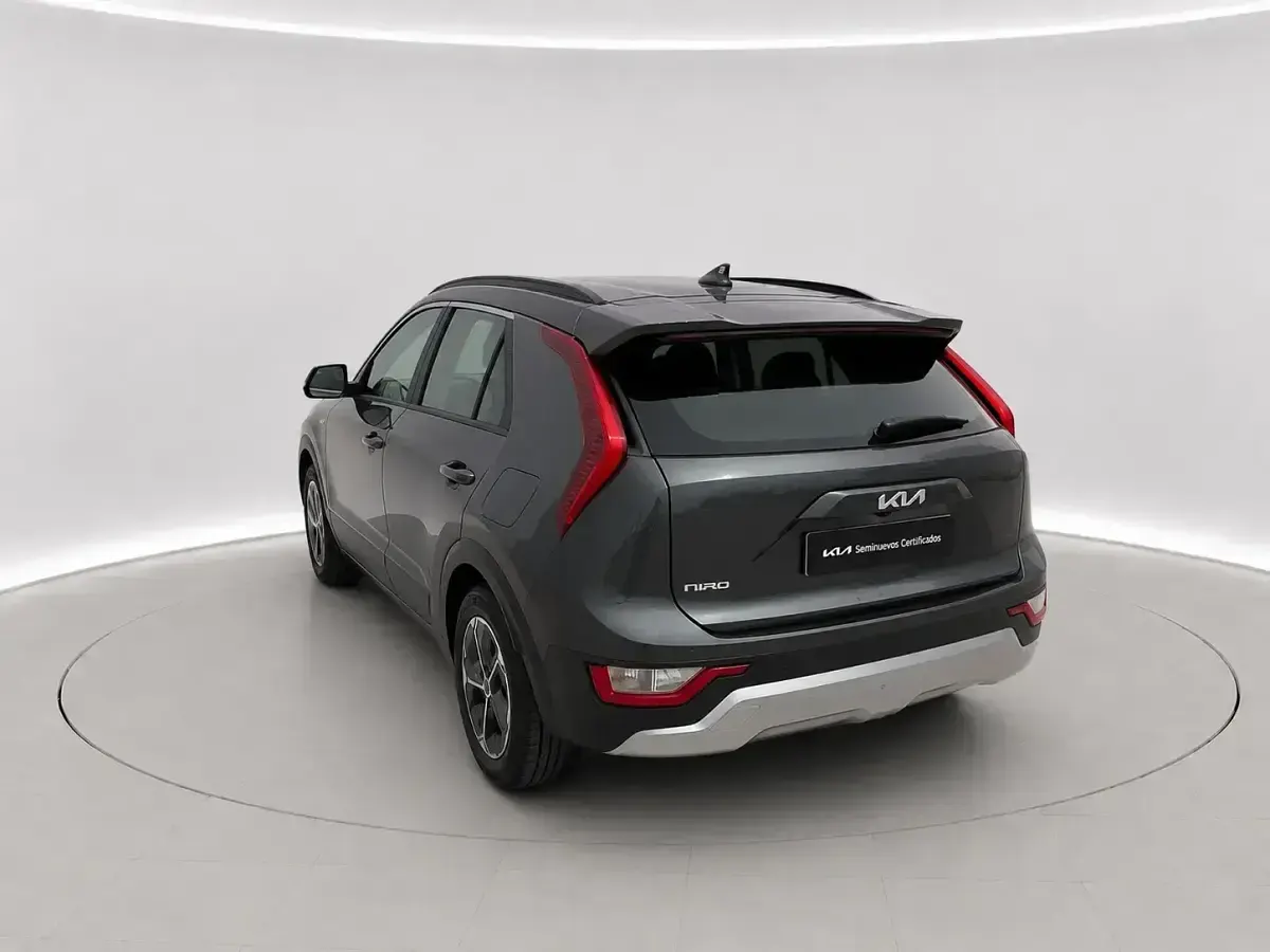 Usado Kia Niro 129 CV (94 kW) 2025 Gris SUV