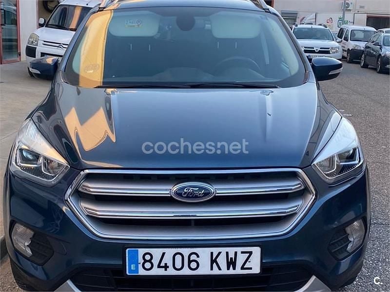 Usado Ford Kuga Trend 120 CV (88 kW) 2019 Azul SUV