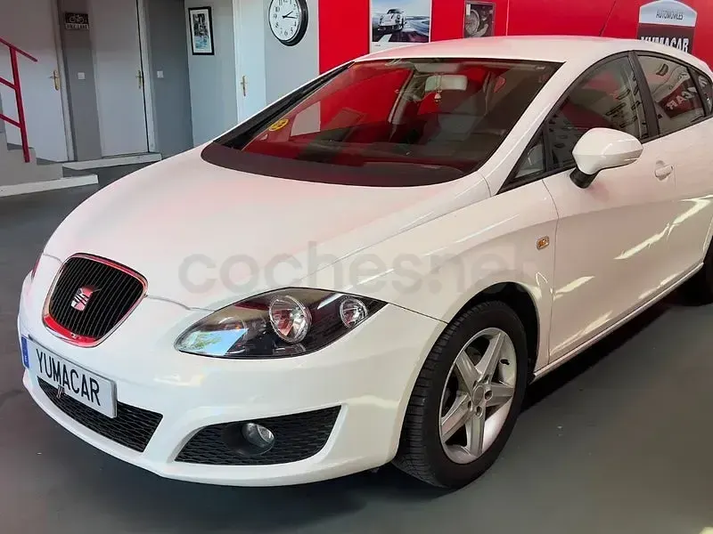 Usado Seat Leon Reference 105 CV (77 kW) 2010 Blanco Utilitario