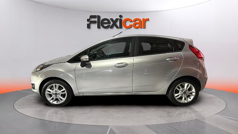 Usado Ford Fiesta Trend 82 CV (60 kW) 2017 Gris Berlina