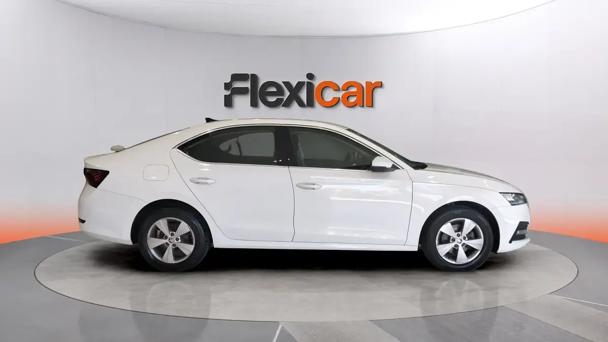 Usado Skoda Octavia Ambition 150 CV (110 kW) 2022 Blanco Berlina