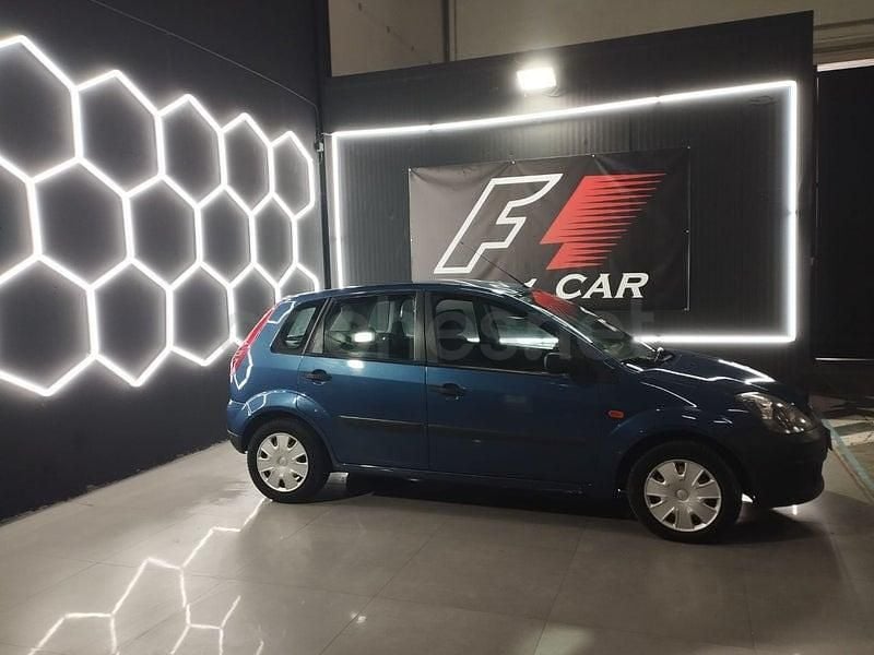 Usado Ford Fiesta Trend 68 CV (50 kW) 2008 Azul Utilitario