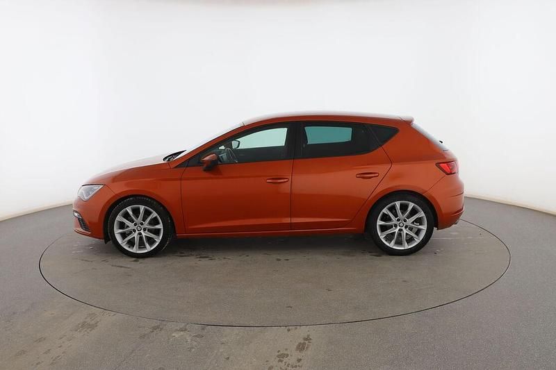 Usado Seat Leon FR 131 CV (96 kW) 2019 Naranja Utilitario