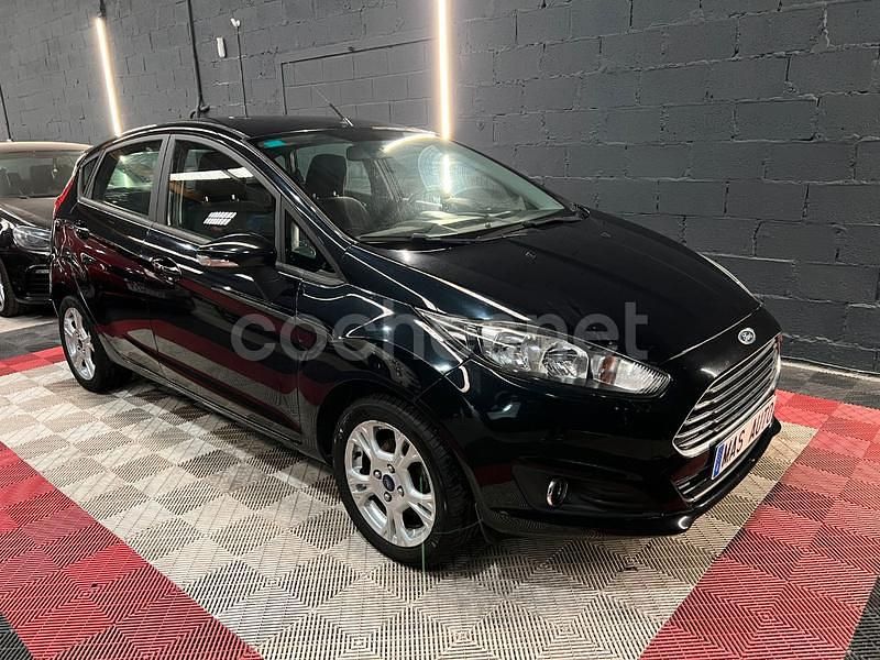 Negro Usado 2013 Ford Fiesta Trend Berlina | 6790 € (Precio justo) - Imagen 1/4
