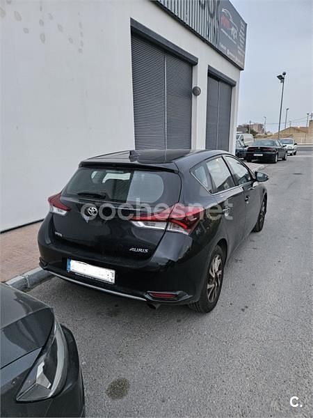 Usado Toyota Auris Active 116 CV (85 kW) 2016 Negro Berlina