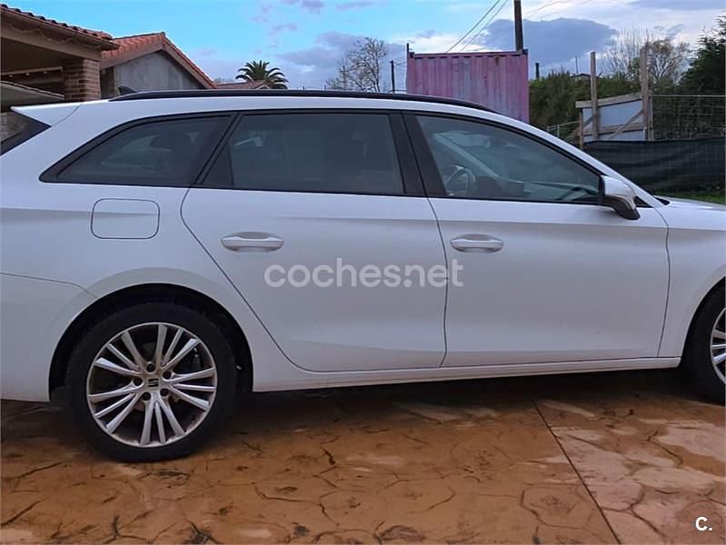 Usado Seat Leon Style 115 CV (84 kW) 2021 Blanco Familiar