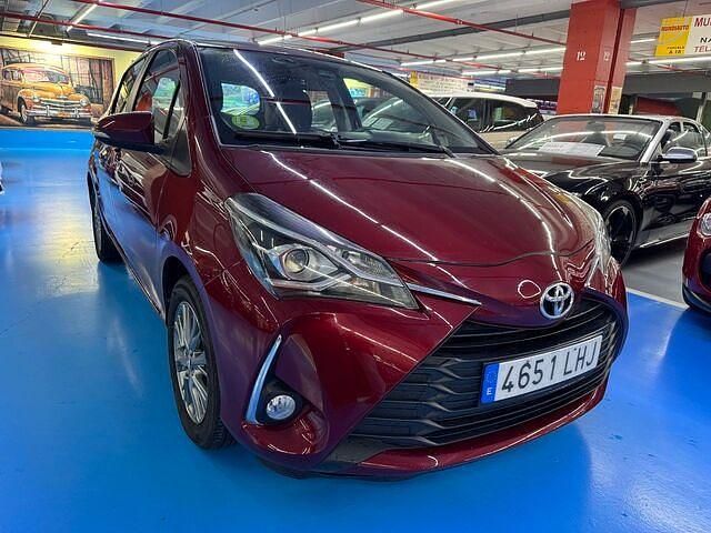 Usado Toyota Yaris 111 CV (81 kW) 2020 Rojo Utilitario