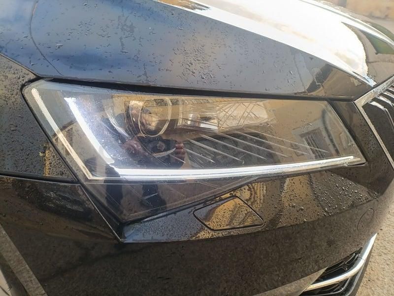 Usado Skoda Superb Active 150 CV (110 kW) 2016 Negro Berlina