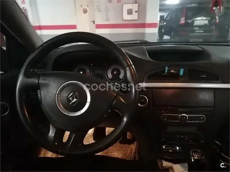 Begagnad Renault Laguna III Dynamique 150 HK (110 kW) 2007 Svart Sedan