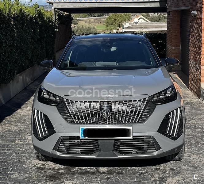 Usado Peugeot 2008 GT 130 CV (95 kW) 2023 Gris / plata SUV