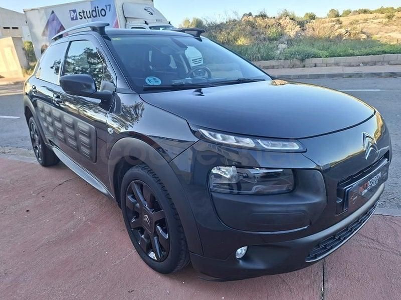 Usado Citroën C4 Cactus Shine 100 CV (73 kW) 2015 Negro Utilitario